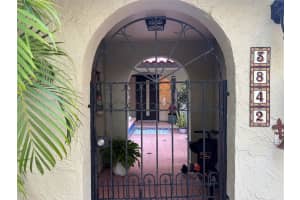 3842 Alcantara Ave 71d, Doral