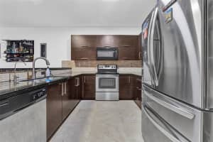 9770 Nw 10th St Miami, FL 33172 - MLS#A11887758