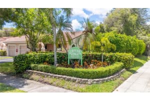 16624 Greens Edge Cir 75, Weston