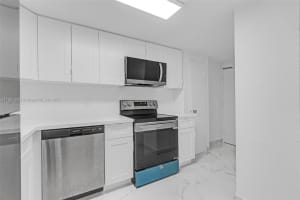 905 Brickell Bay Dr 1823 Miami, FL 33131 - Off Market