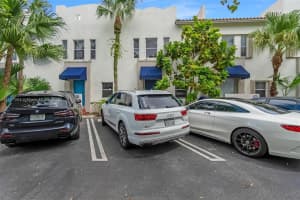 3067 Center St 17, Miami