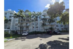 498 Nw 165th St Rd D-405, Miami
