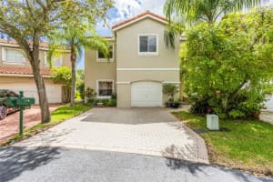 1526 E Lake Ct, Hollywood