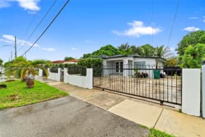 420 Nw 44th Ave, Miami