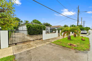 420 Nw 44th Ave Miami, FL 33126 - MLS#A11888092