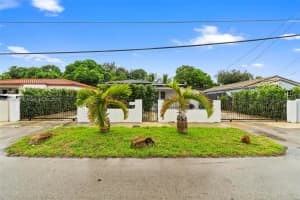 420 Nw 44th Ave Miami, FL 33126 - MLS#A11888092