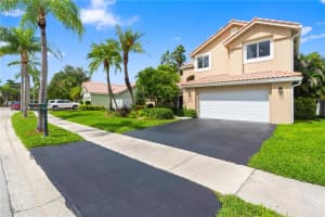 1171 Laguna Springs Dr, Weston