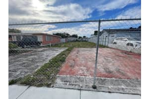 100 Nw 57th Ct Miami, FL 33126 Sold 12/10/25