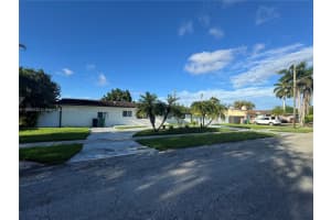 9335 Sw 17th St, Miami