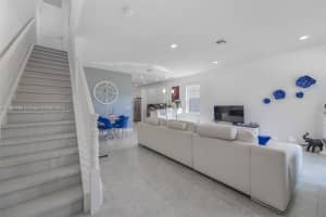 5182 Eucalyptus Dr 1 Hollywood, FL 33021 - MLS#A11888446