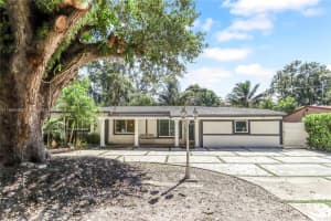 640 Ne 160th St, Miami