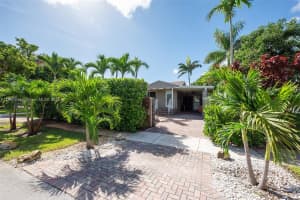 824 Ne 17th Ct Fort Lauderdale, FL 33305 - MLS#A11888643