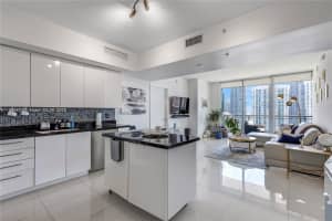 92 Sw 3rd St 3012 Miami, FL 33130 - Off Market