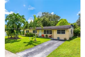 9710 Sw 74th St, Miami