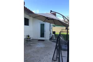 6819 Sw 15th St Rear Pembroke Pines, FL 33023 - MLS#A11888742