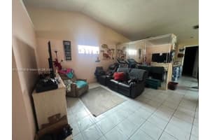 2566 W 73rd Pl Hialeah, FL 33016 - MLS#A11888759