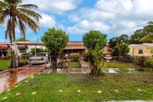 1083 Nw 74th St, Miami
