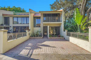 750 E Coco Plum Cir 8, Plantation
