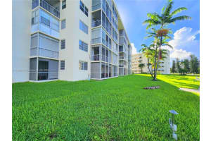 2855 Leonard Dr H205, Aventura