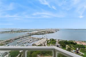 244 Biscayne Blvd 3903, Miami