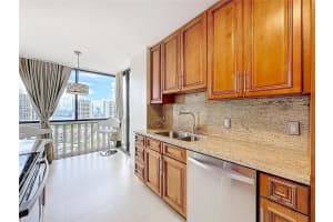 1000 W Island Blvd 2208 Aventura, FL 33160 - MLS#A11889060