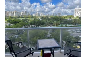 3701 N Country Club Dr 705, Aventura