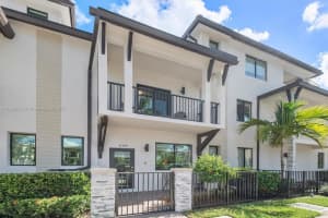 8374 Central Park Blvd, Doral