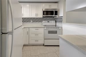 9010 Sunrise Lakes Blvd 306 Sunrise, FL 33322 - MLS#A11889233