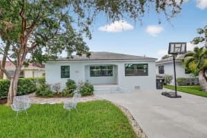 1027 S Palmway Lake Worth, FL 33460 - MLS#A11889260