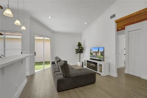 1405 Seagrape Cir Weston, FL 33326 - MLS#A11889266