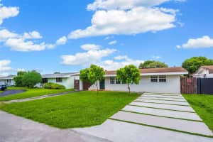 7831 Nw 11th St, Pembroke Pines