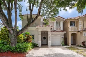 10912 Nw 69th St, Doral