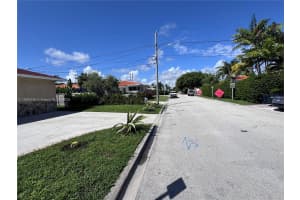 300 N 93rd St Surfside, FL 33154 - MLS#A11889346