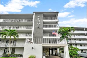 4800 Hillcrest Ln 210, Hollywood