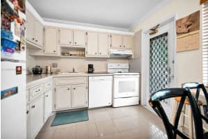 4800 Hillcrest Ln 210 Hollywood, FL 33021 - MLS#A11889414