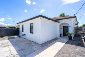 3022 Nw 95th St, Miami