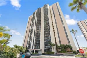 20301 W Country Club Dr 829, Aventura