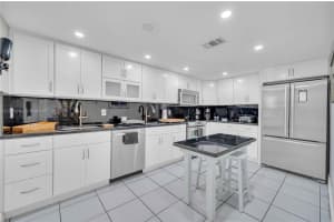 5001 Collins Ave 16f Miami Beach, FL 33140 - MLS#A11889644