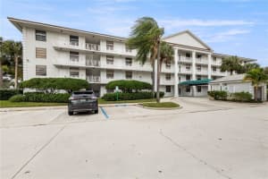 3635 Whitehall Dr 401, West Palm Beach