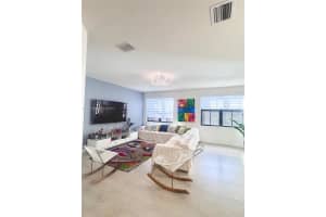 10300 Nw 70th Ter 10300 Doral, FL 33178 - MLS#A11889688