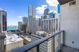 151 Se 1st Street 2002, Miami