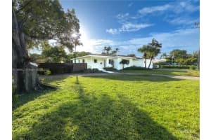 1300 Ne 102nd St, Miami Shores