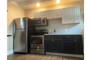 812 Sw 16th Ct B Rear Fort Lauderdale, FL 33315 - MLS#A11889863