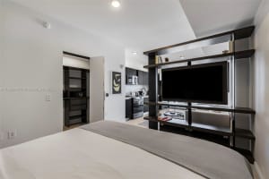 398 NE 5th St #1407, Miami, FL 33132, - MLS#A11889946