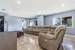 9795 Nw 27th Ter Doral, FL 33172 - MLS#A11889950