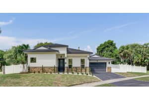 300 W Chaminade Dr Hollywood, FL 33021 - MLS#A11890073