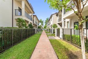 4612 Nw 83rd Pkwy 4612 Doral, FL 33166 - MLS#A11890201