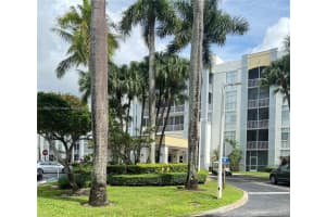 9725 Nw 52nd St 522, Doral