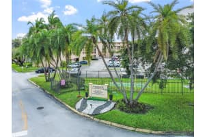 8895 Fontainebleau Blvd 107, Miami