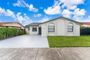 1052 Nw 127th Path, Miami